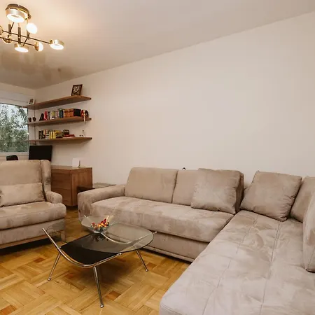 Bright, Newly Renovated Near Danube River