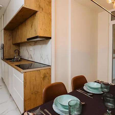 Bright, Newly Renovated Near Danube River شقة