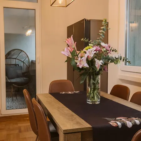 Bright, Newly Renovated Near Danube River *