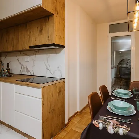 Bright, Newly Renovated Near Danube River 아파트 베오그라드