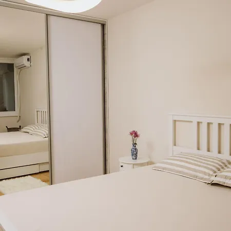 Bright, Newly Renovated Near Danube River شقة