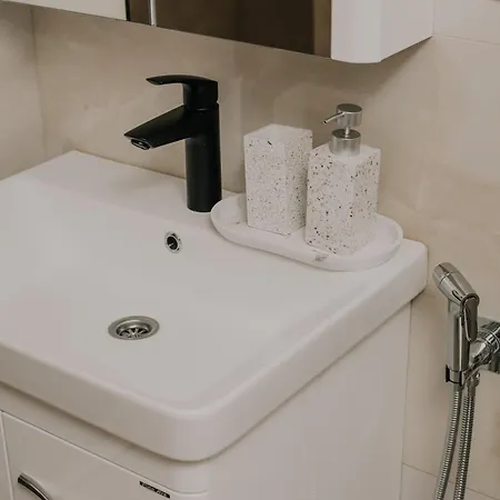 Bright, Newly Renovated Near Danube River شقة بلغراد