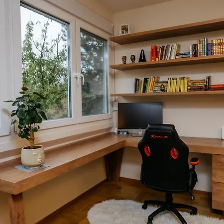 Bright, Newly Renovated Near Danube River *