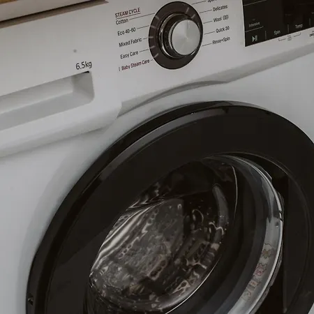 Bright, Newly Renovated Near Danube River شقة بلغراد